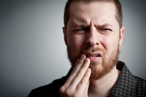 shutterstock_73929085 dental pain bearded man