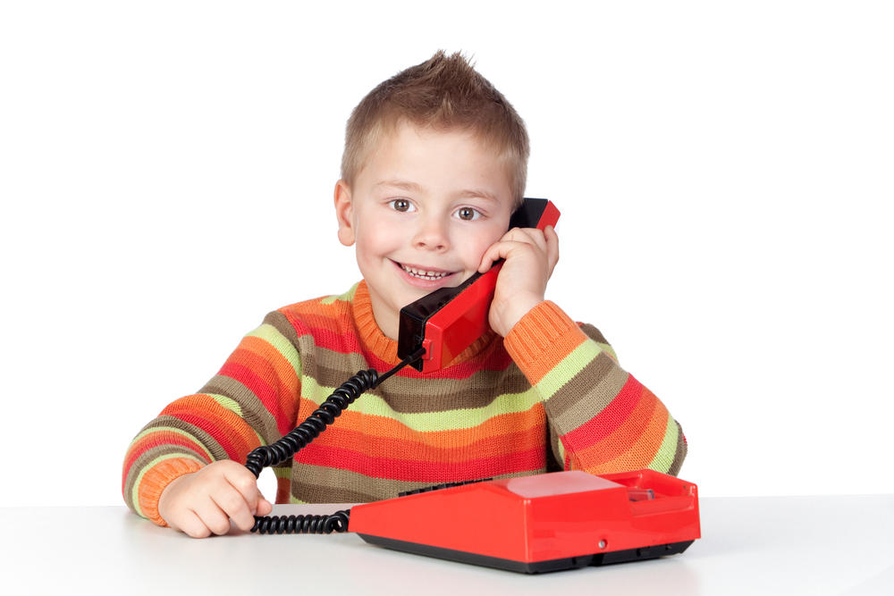 Телефон мальчик 6. Картинки на телефон для мальчиков. Ребенок с телефонной трубкой. Для шестилетних мальчиков телефоны.