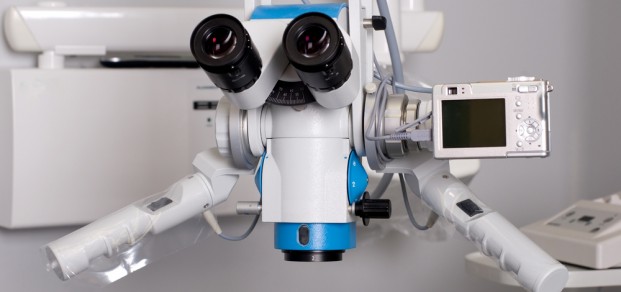 shutterstock_6236641 - operating microscope