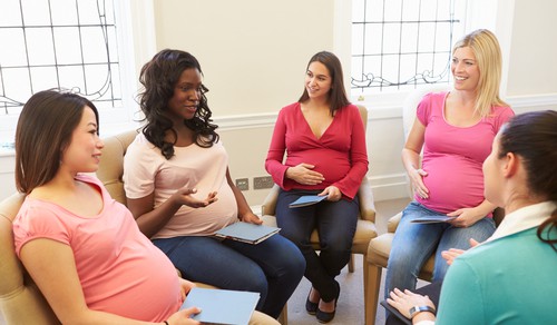 Routine specialist pregnancy care involved an initial meeting to discuss quitting smoking and set a quit date, followed by 4 weekly telephone calls, and free nicotine replacement therapy for 10 weeks.