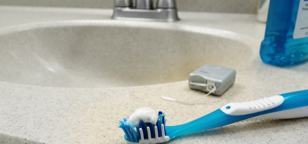 The authors recommended that people with severe mental illness should be given help with oral hygiene.