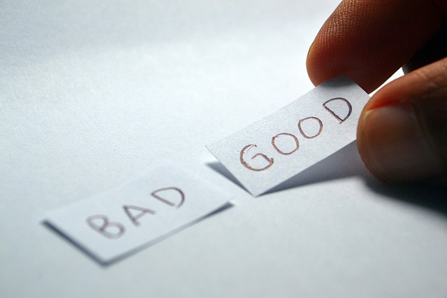 There's mixed evidence highlighting both the detrimental effects and benefits of moderate alcohol consumption compared to abstinence on the brain and cognition.