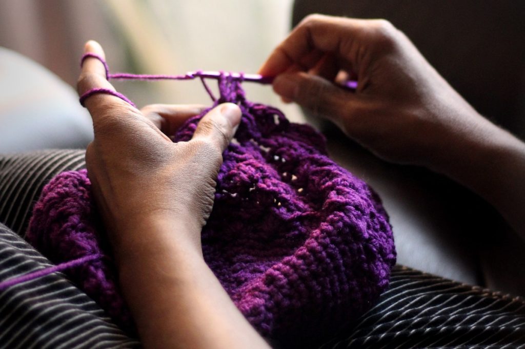 Knitting lovers highlighted the therapeutic value of knitting, which was facilitated by the qualitative nature of this study. 