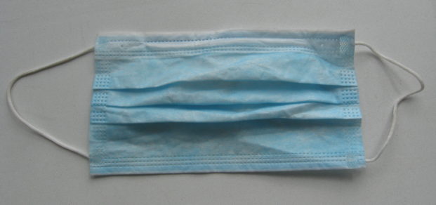 A_surgical_mask_(2017)
