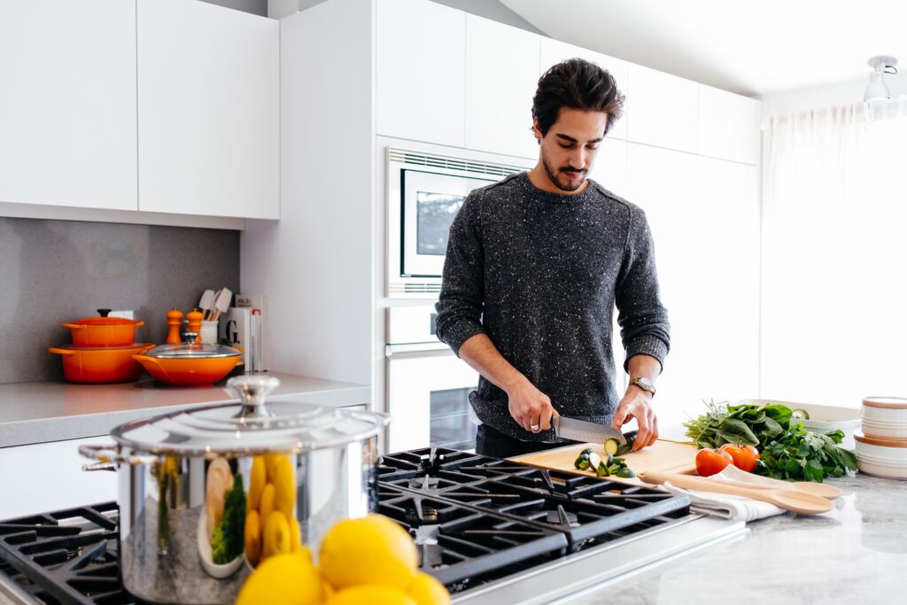 Are checking behaviours conducted in a laboratory kitchen really the same as checking behaviours in a real life kitchen?