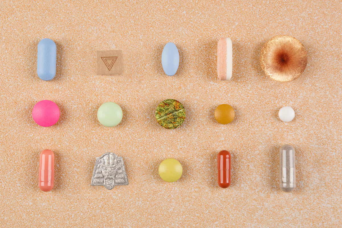Таблетки собран. Таблетки с разными вкусами. Собери таблетки. Лсд, мдма экстази. Таблетки разного цвета из детства.