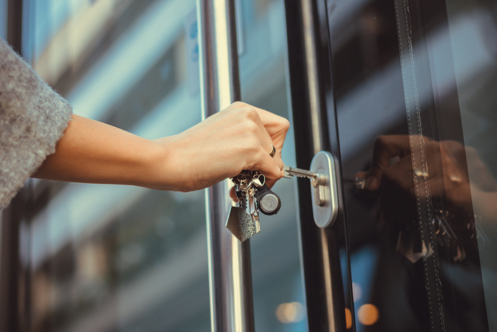 The evidence for or against the locking of doors on acute mental health wards is largely weak.