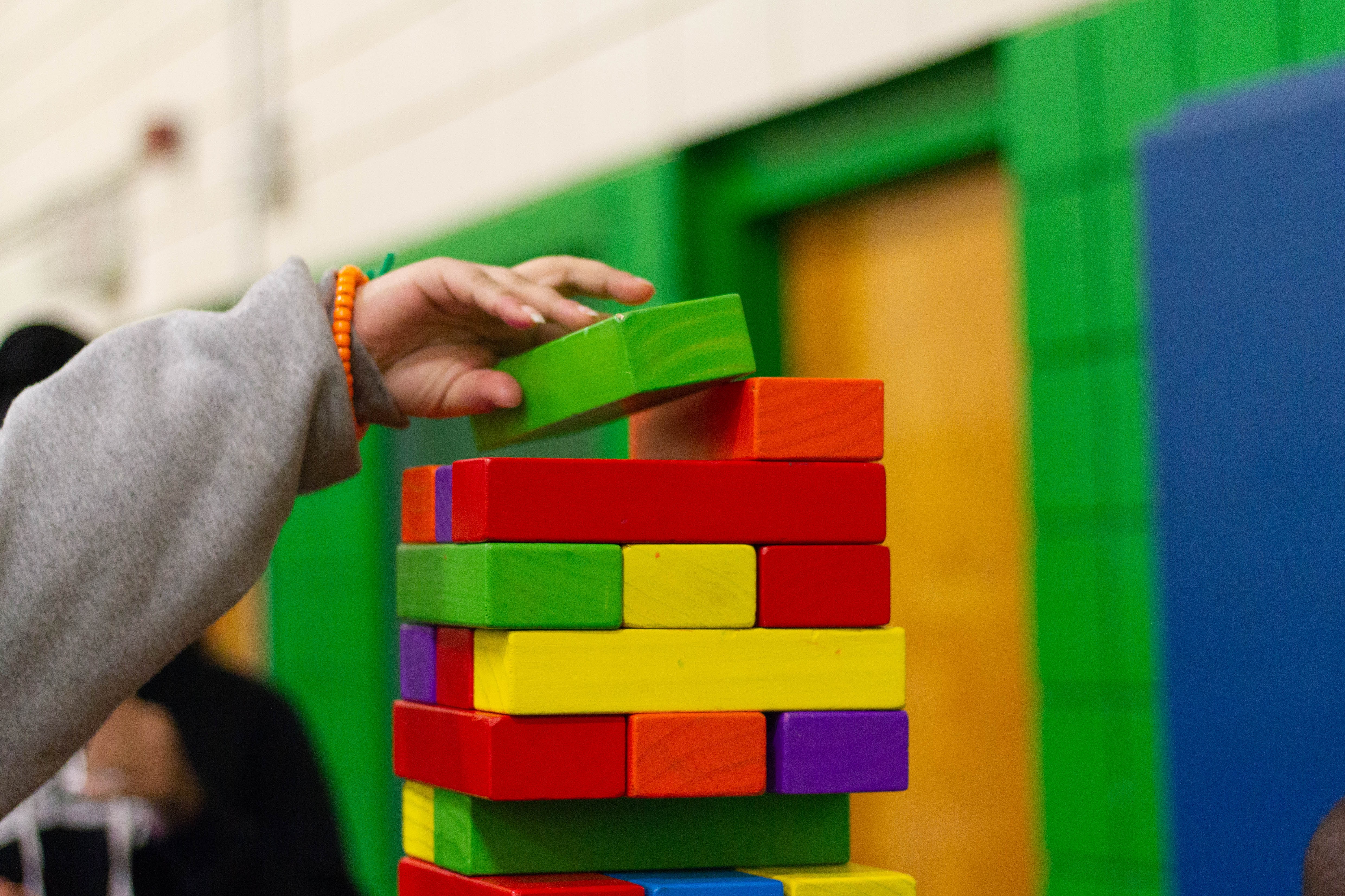 The prevalence of developmental vulnerabilities in children increased with the number of parental comorbidities, with overall stronger associations for mothers compared to fathers.