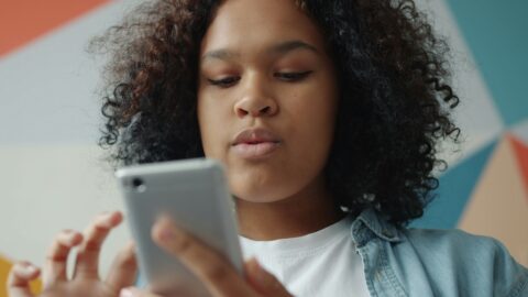 Adolescents with internalising conditions differed from their peers not only in how much they used social media, but also in how they experienced it, engaging more with social comparison and being more affected by feedback.